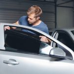 De ce merita sa mergi la service pentru montarea foliei auto Servicii locale